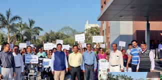 gandhi2122017-7.jpg