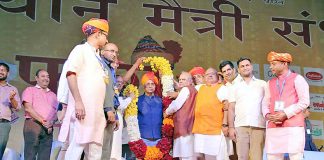gandhi1332018-2.jpg